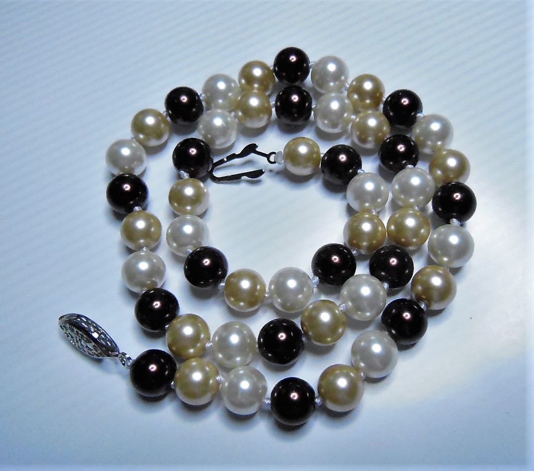 SHELL PEARL NECKLACE